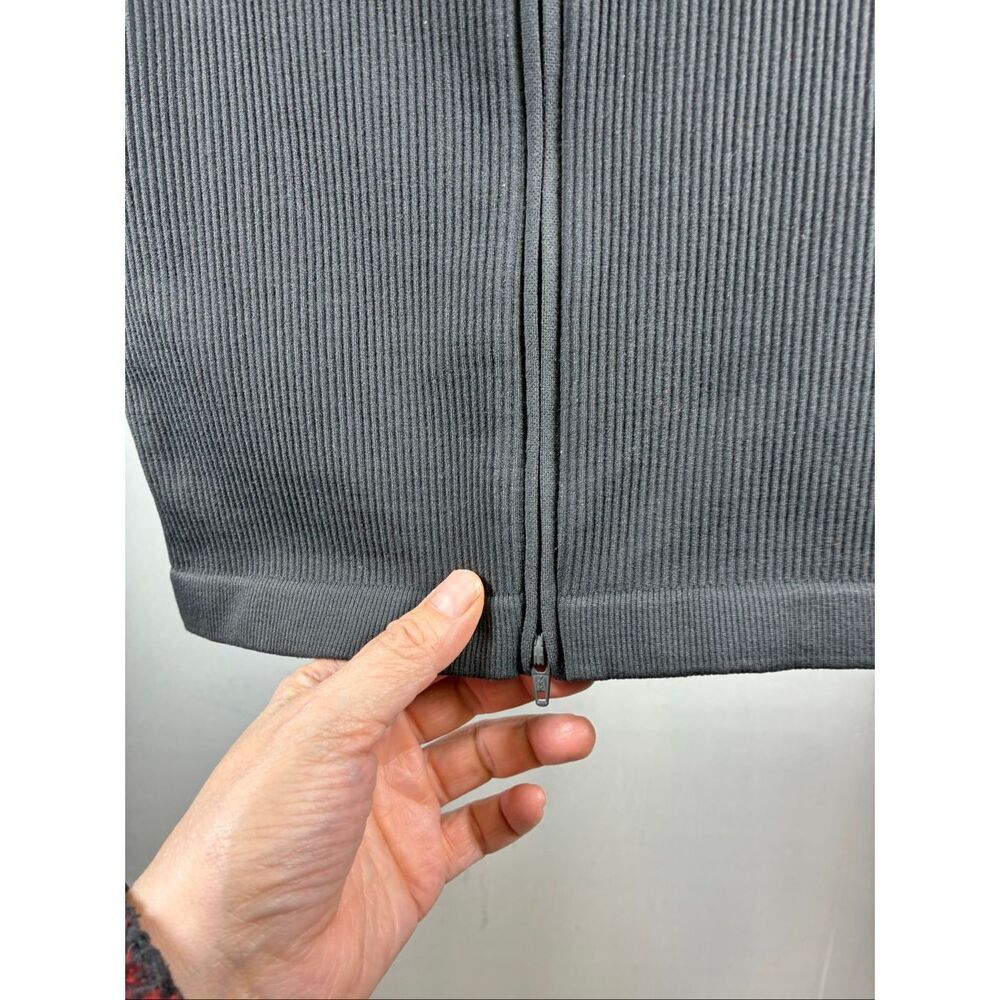 SKIMS Nike NWT Ribbed Seamless Cropped Full Zip Jacket in Obsidian Size XS - Picture 3 of 10
